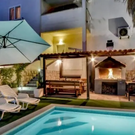 Dom wakacyjny House With A Swimming Pool - 22234 Split